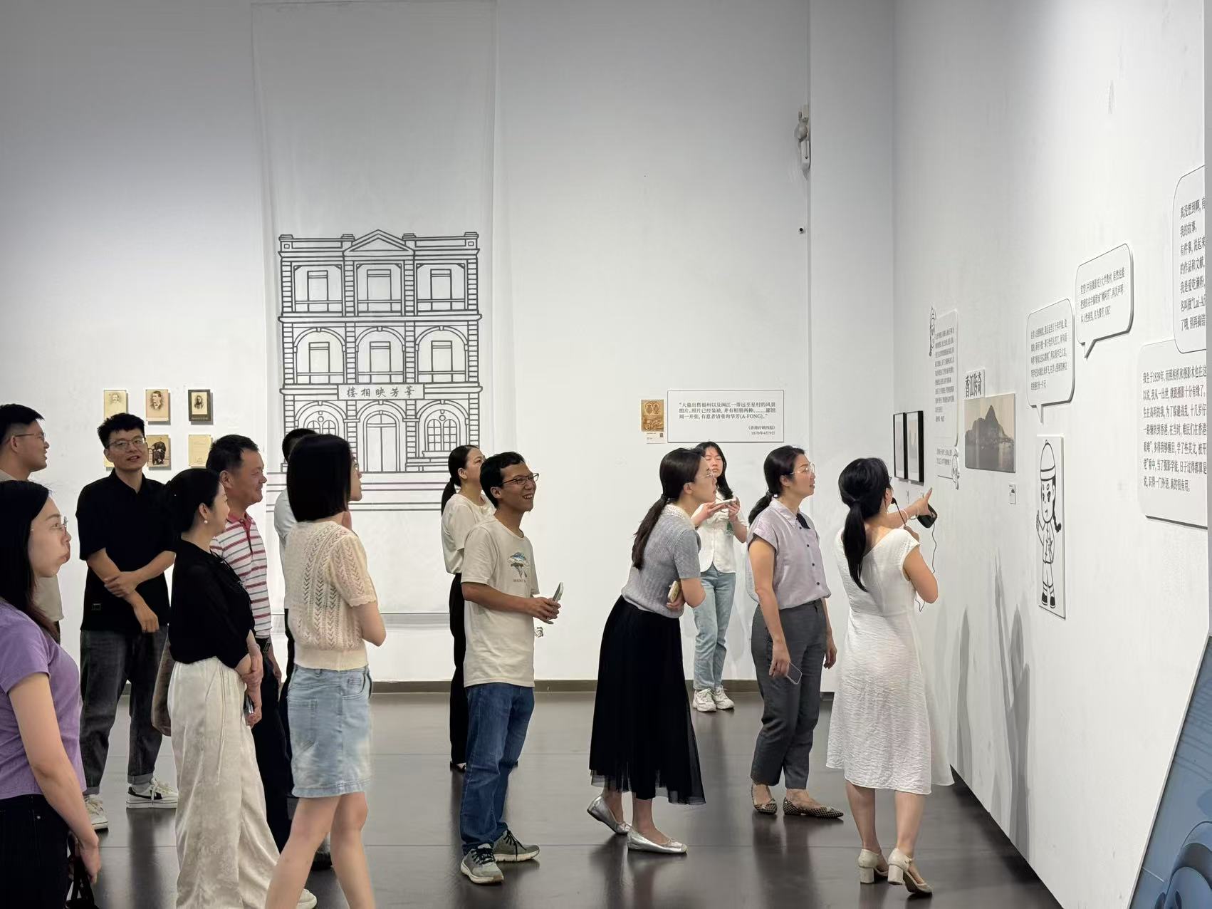 聽(tīng)“阿芳館長(zhǎng)”講百年城市記憶 數(shù)字文化創(chuàng)意技術(shù)裝備的傳承與創(chuàng)新