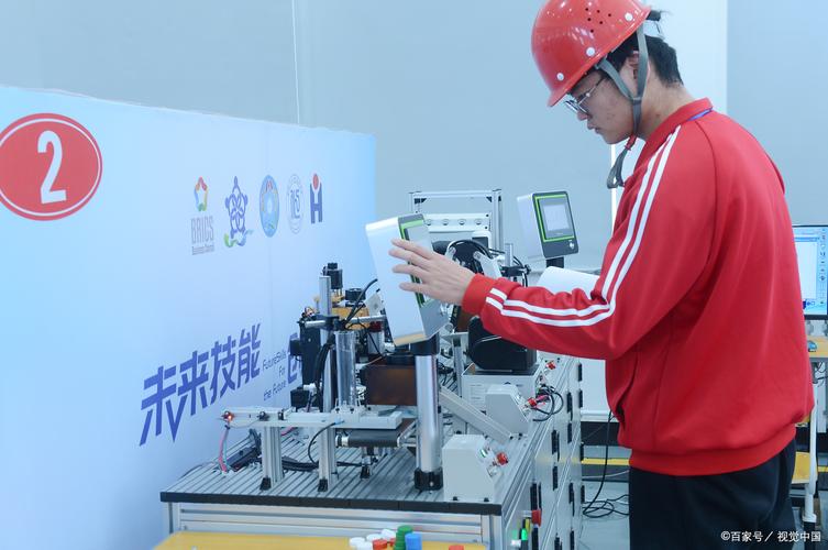 工業機器人搶飯碗?別怕!機電一體化才是"未來工廠"的高薪入場券!